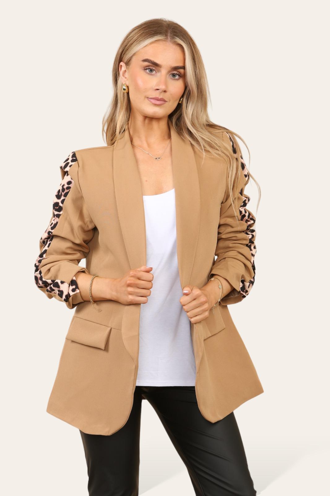 LUXE DIVA Ladies rouge leopard on sleeve Italien blazer 2 front flap pockets